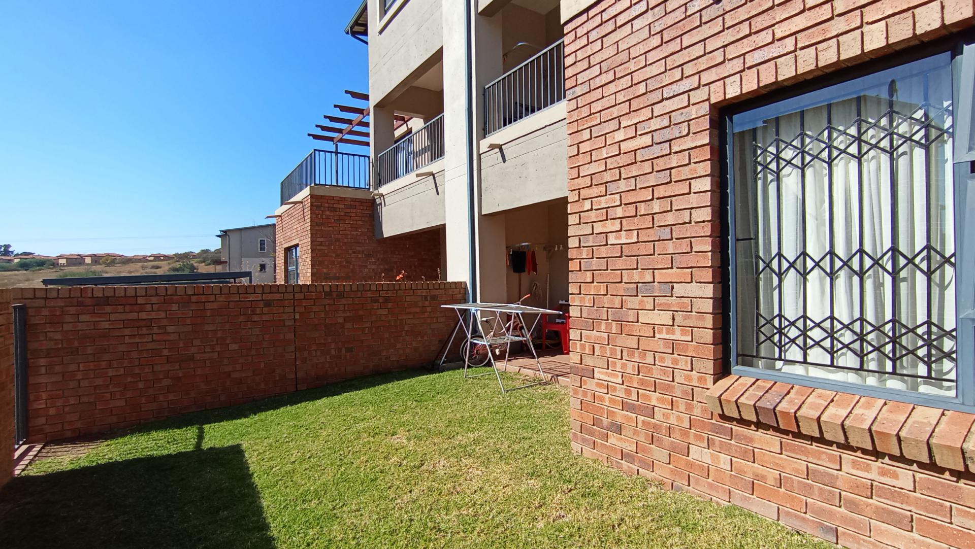 3 Bedroom Sectional Title For Sale Wilgeheuwel photo 16
