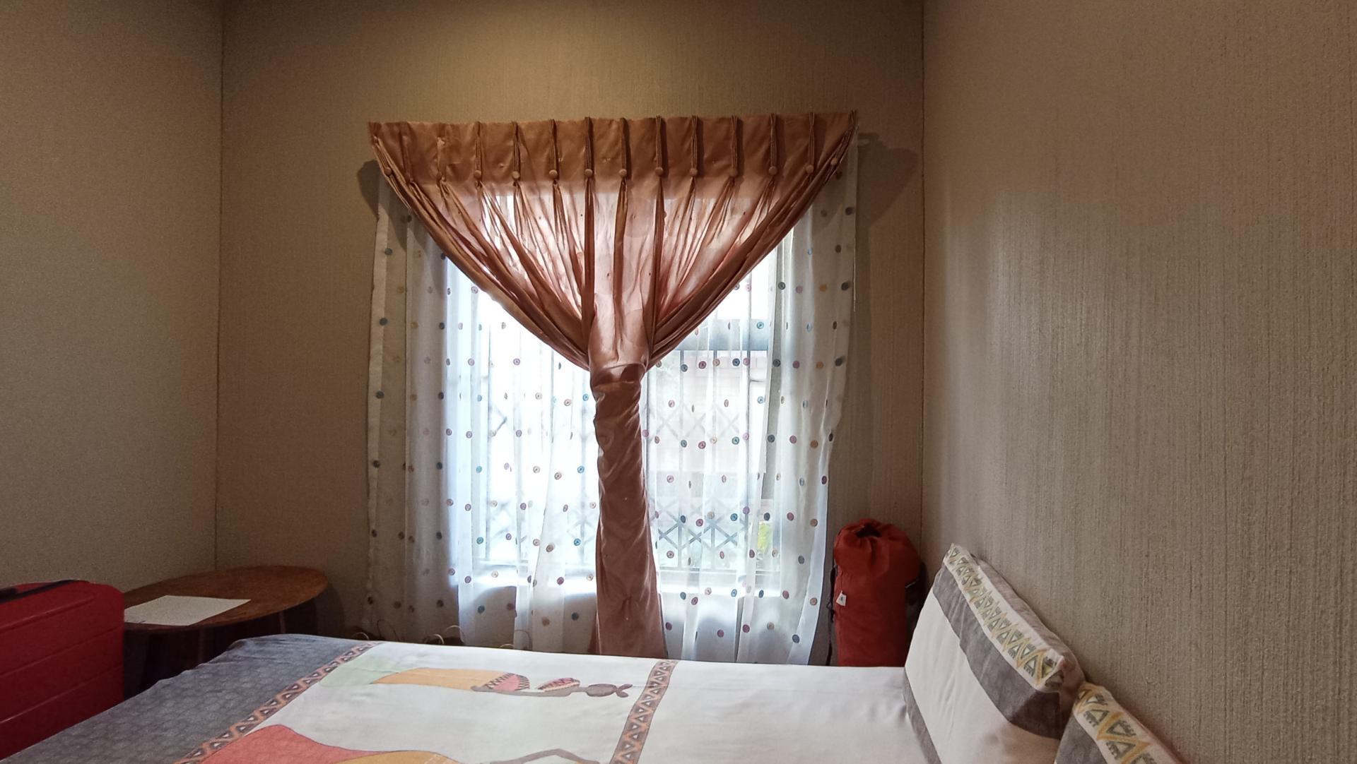 3 Bedroom Sectional Title For Sale Wilgeheuwel photo 2